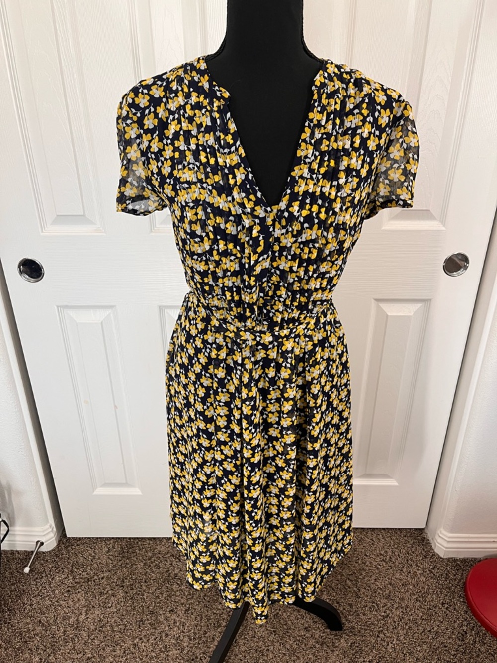 MSK Floral Midi Dress Size 12 Black Yellow White Floral V-Neck - Picture 2 of 11